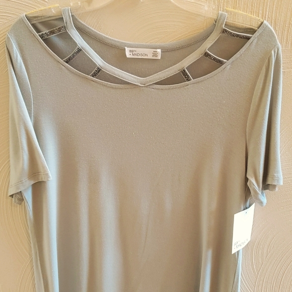 NWT 89th & Madison Dessert Green Short Sleeved Blouse w/ Rhinestone Cutout Neck - Picture 1 of 7